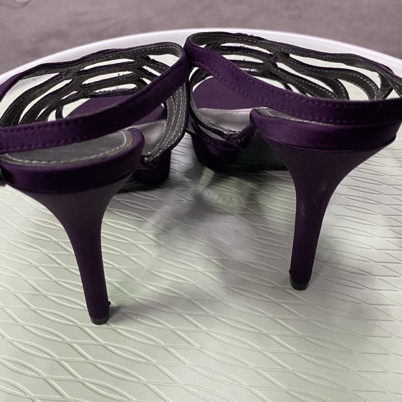 NWOB Women's Apt. 9 Bejeweled‎ Strappy Purple Heels in Sz. 7. Heel= 4" - Picture 6 of 12